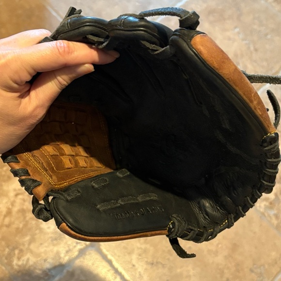 Rawlings D1200BC Premium and 12 Inch Black Brown Leather Baseball Glove RHT - Picture 7 of 10